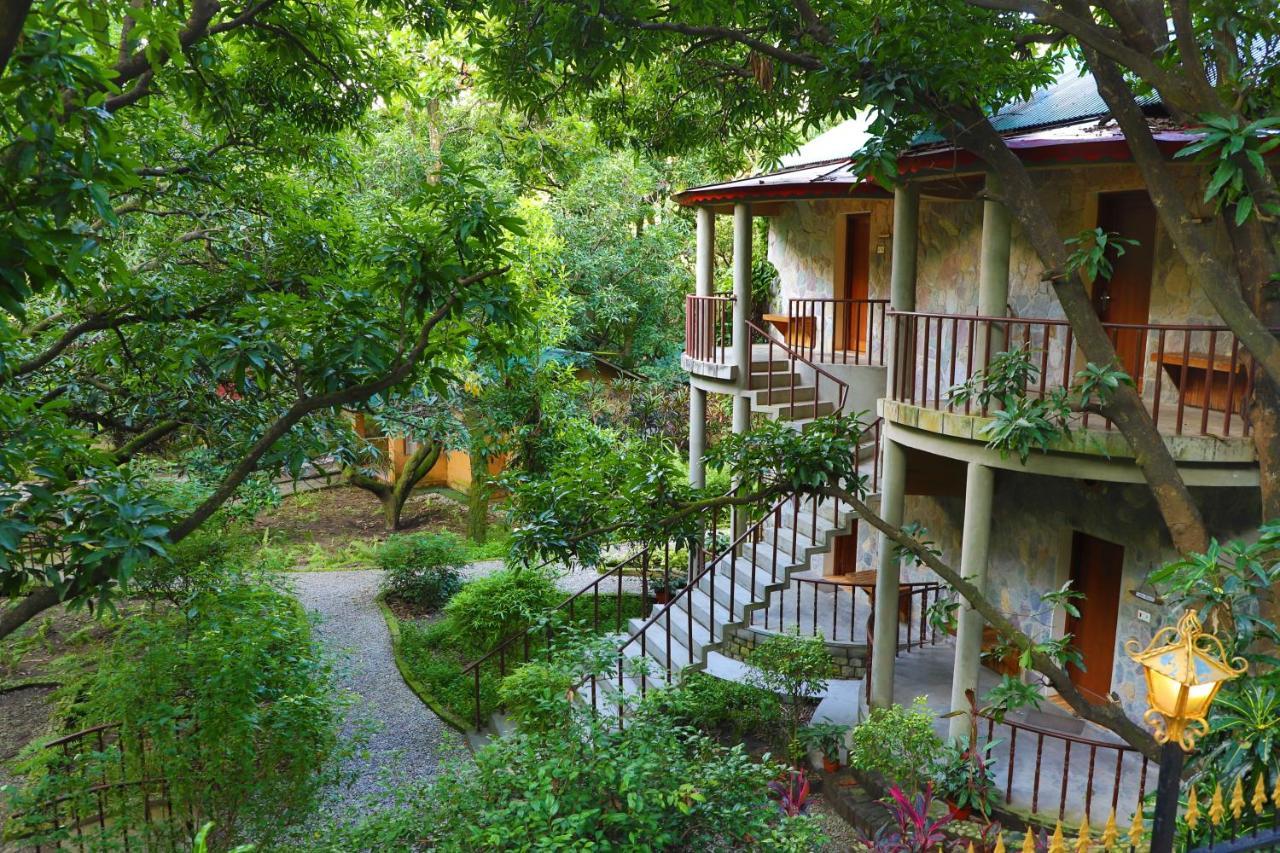 The Den Corbett Resort Chilkiya Range Exterior foto